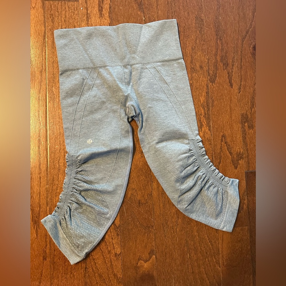 Lululemon In the Flow Crop IIII Sz 4 Ribbed Stretch Leggings Knee Length Ruched